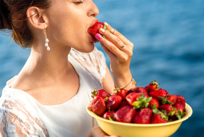How to Include More Strawberries in Your Diet