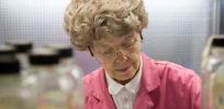 mary dell chilton working in her lab at syngenta biotechnology