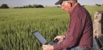 Tegnologie technology tech laptop farmer rekenaar