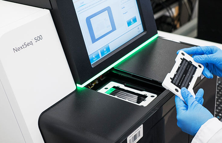 web graphic nextseq with flowcell insets