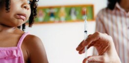 No, the recommended childhood vaccine schedule does not cause type 1 diabetes