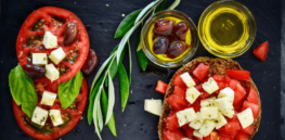 Mediterranean diet: Eating vegetables, nuts, whole grains and fish may reduce dementia risk — even for those with genetic predispositions