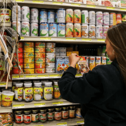 looking at food labels and nutrition facts helps people ce ee