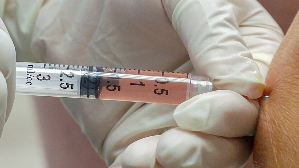 Celebrities flock to Mexico for for expensive anti-aging stem cell injections despite no evidence that it works