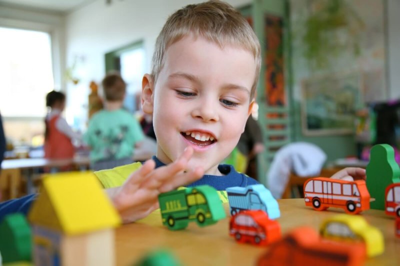 Diagnose Kids Autism Misdiagnosis Slideshow child playing with toys ts