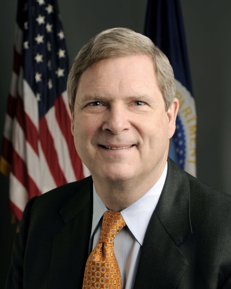 Tom Vilsack official USDA photo portrait