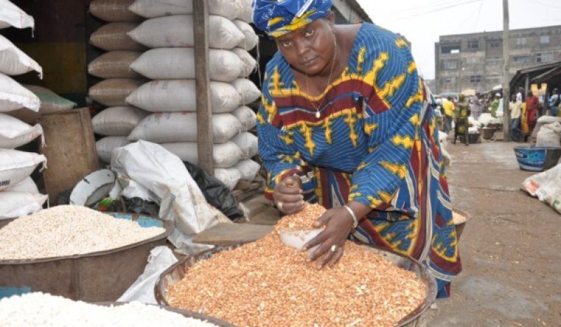Woman trader selling cowpea at Bodija market Ibadan Nigeria Photo IITA x