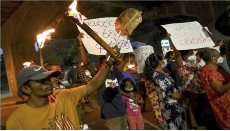 Opposition protesters in Sri Lanka denounce rising prices. Credit: Agence France-Presse
