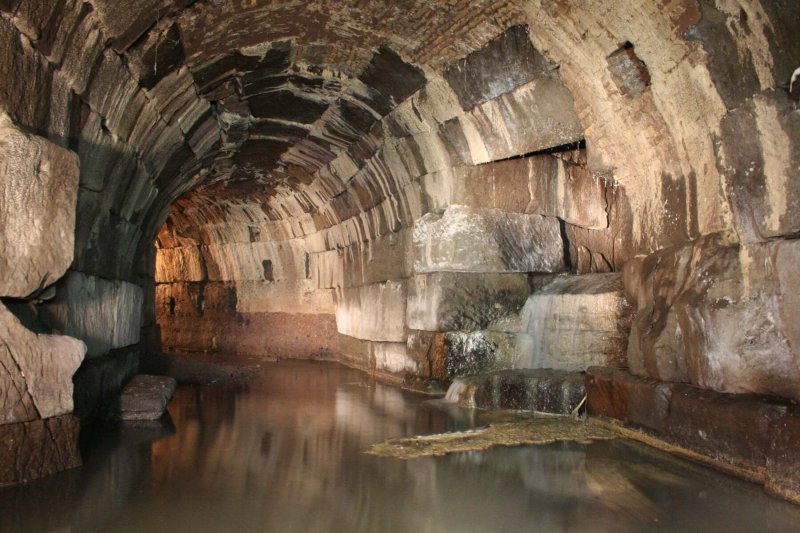 Greek geographer and historian Strabo wrote that Roman sewers were big enough “for wagons loaded with hay to pass” and for “veritable rivers” to flow through them. Credit: Rome Information.it