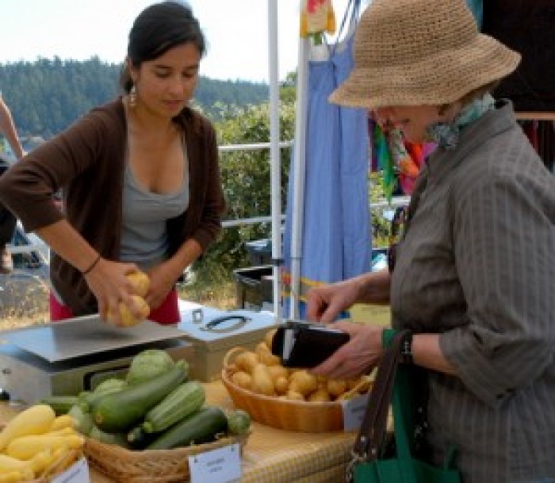 consumer buying fresh veggies x