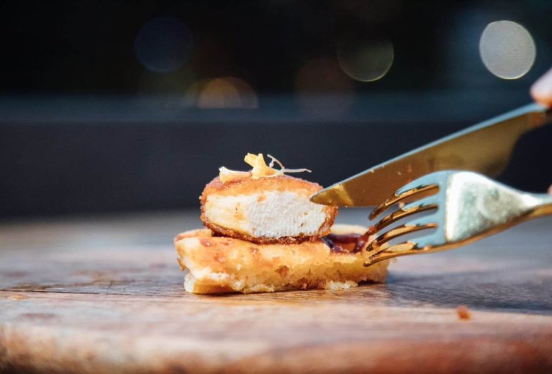 1880′s crispy maple waffle with cultured chicken. Credit: Eat Just/1880