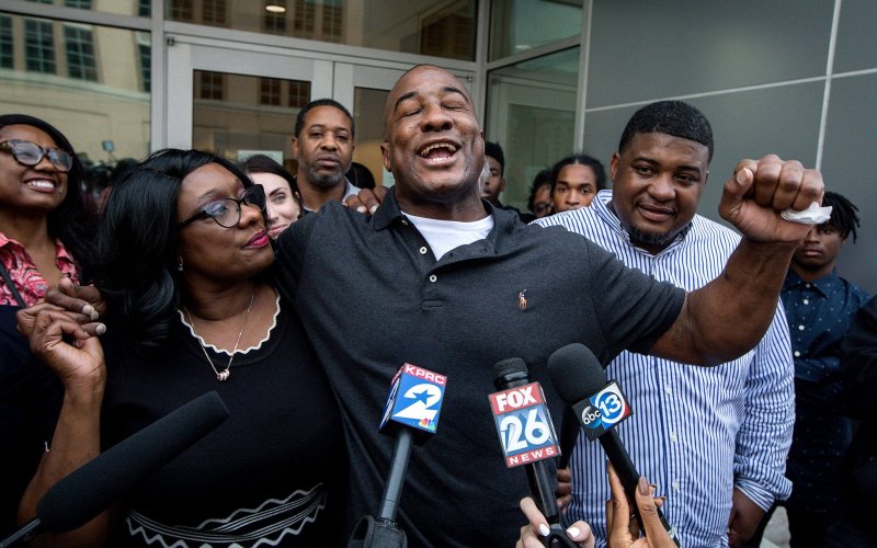 Lydell Grant after his release, flanked by his mother Donna and his brother Alonzo Poe.
Credit: Jon Shapley/Houston Chronicle/AP
