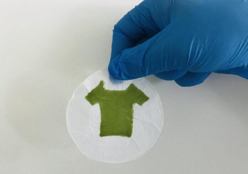 A mini T-shirt demonstrates the photosynthetic living materials created using 3D printers and a new bioink technique. Credit: University of Rochester