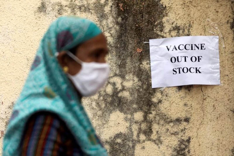 Outside a vaccination center in Mumbai. Credit: Reuters