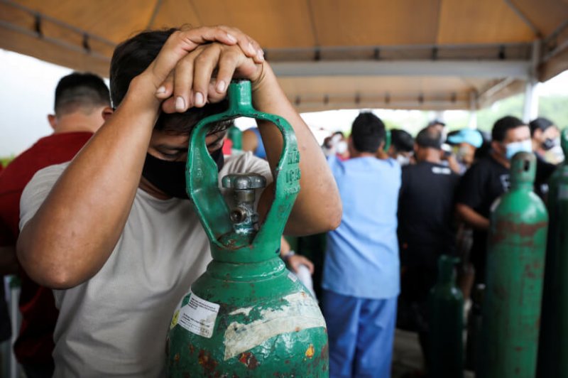 As COVID cases and hospitalisations surge, the medical system in Amazonas state is collapsing amid oxygen shortages. Credit: Bruno Kelly/Reuters