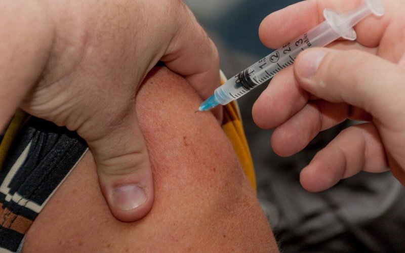 vaccination needle ouch diabetes flu shot medical x
