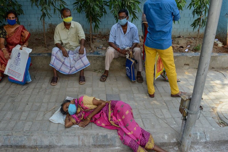 Kolkata: The scene in front of a hospital for COVID-19 patients. Credit: Debarchan Chatterjee/NurPhoto/Getty Images